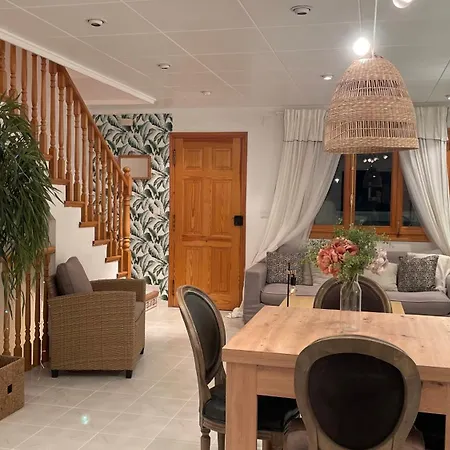 Vivienda A Pie De Playa Con Piscina Privada * Sueca